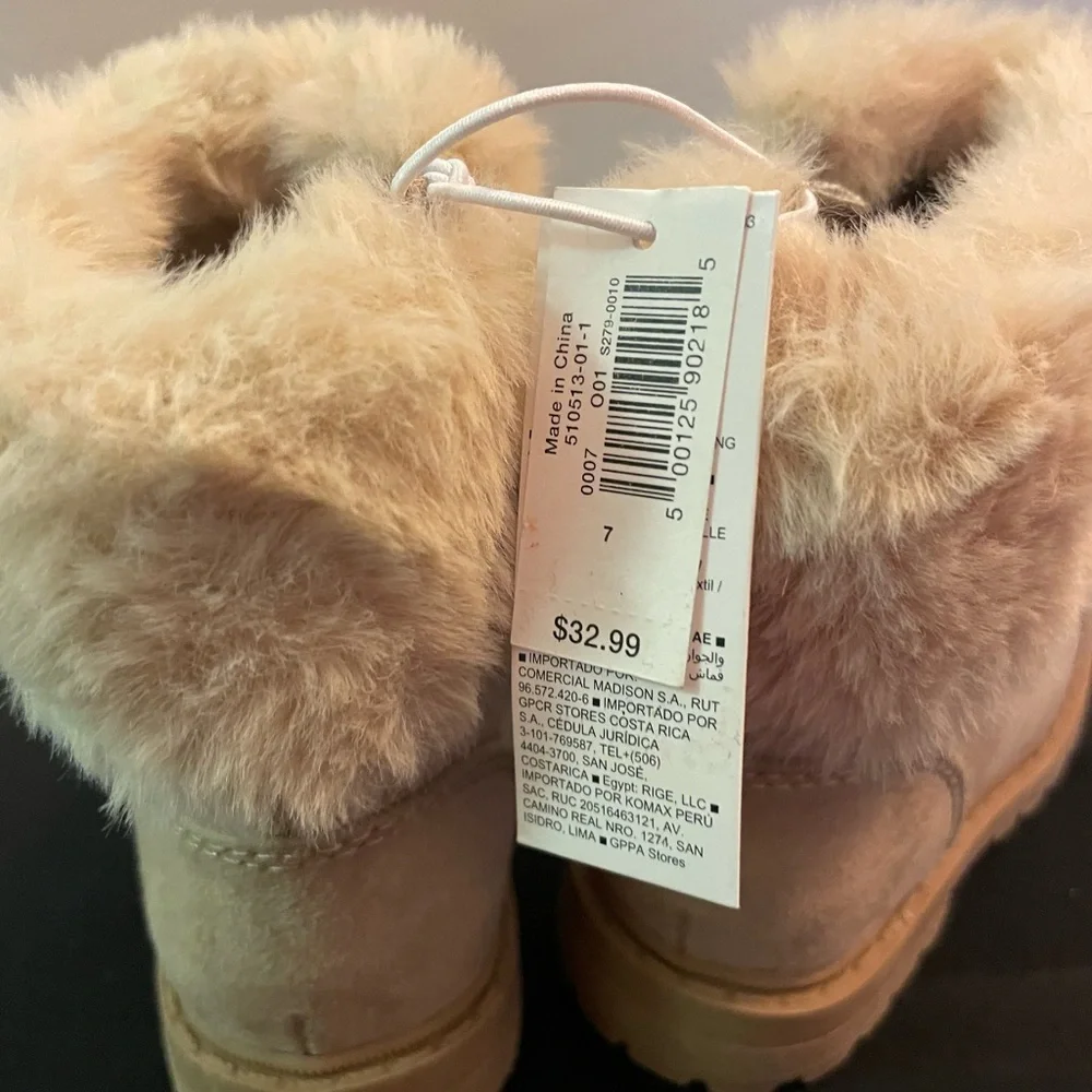 Old Navy Faux Fur Boots in Tan‎ toddler size 7
